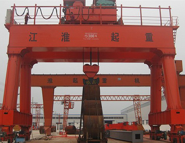 雄峰MG300-24m雙梁吊鉤門(mén)式起重機(jī)